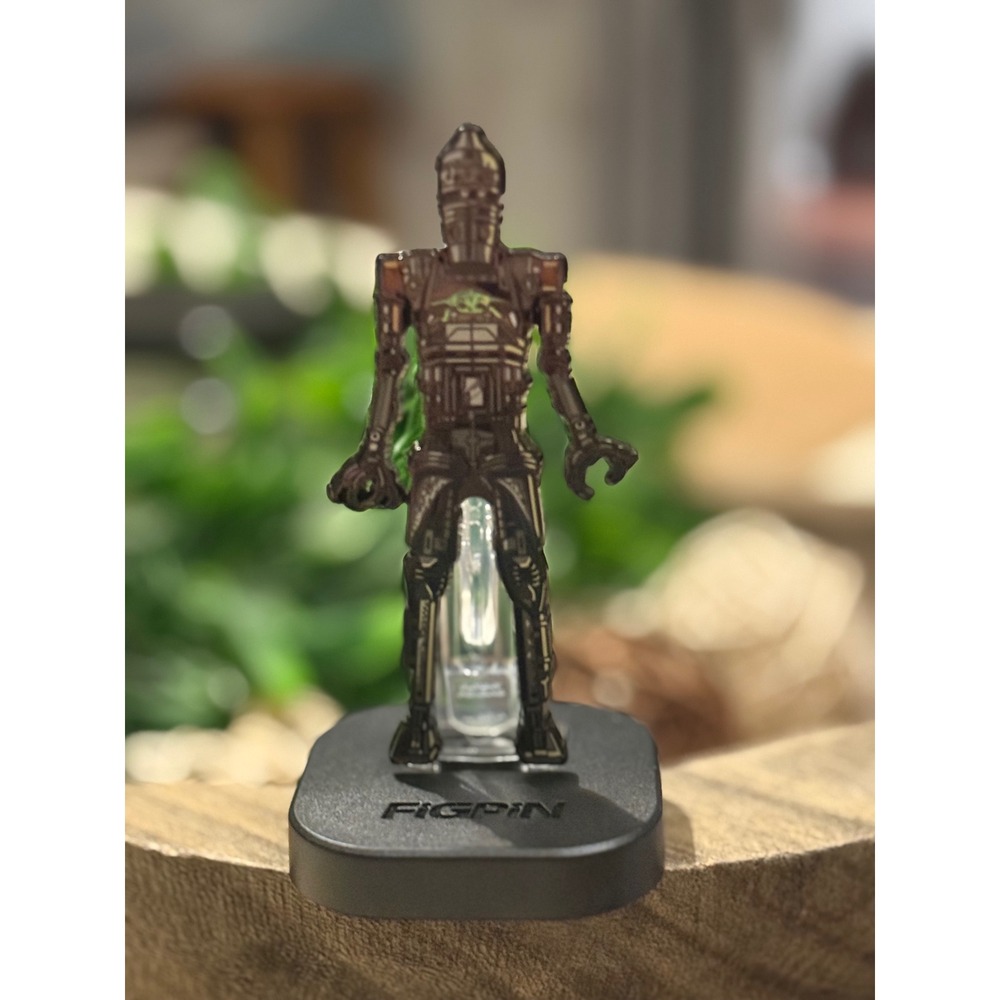 Rare FiGPiN IG-12 with Grogu Star Wars Mandalorian Quest Limited Edition Pin New